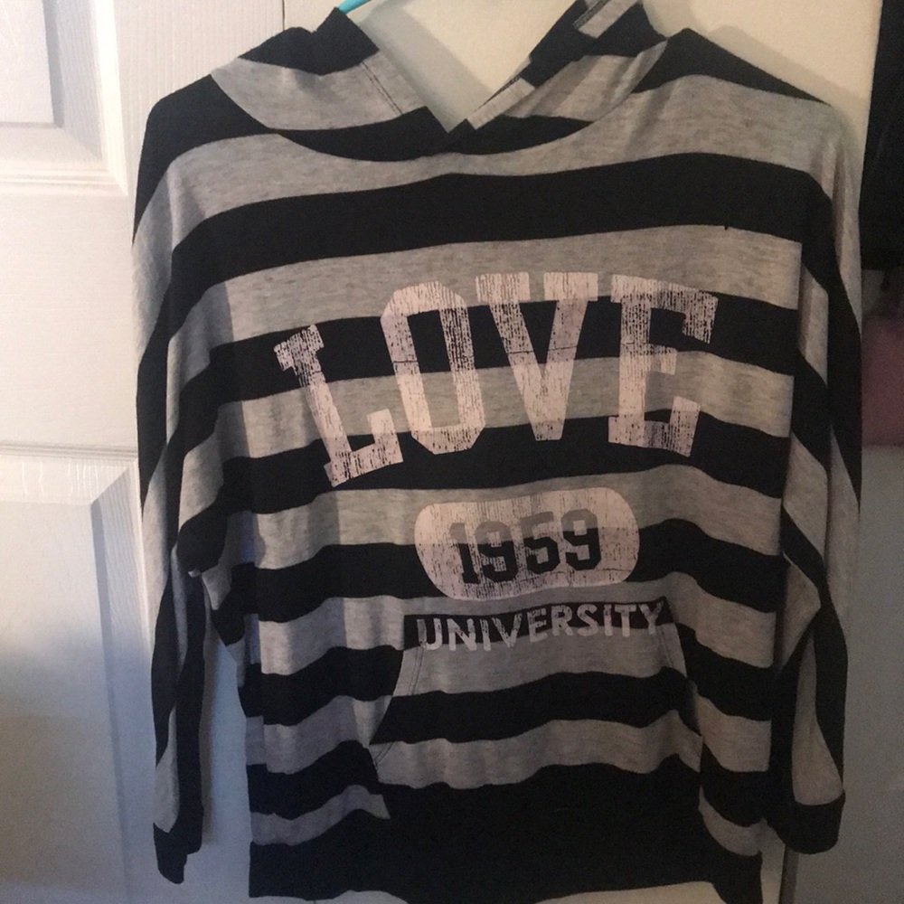 Light sweater with a hood and pocket. Size M.